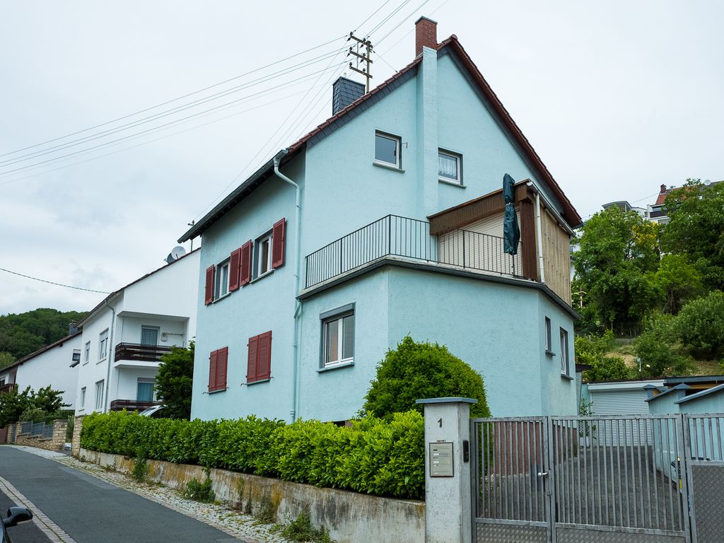 Freistehendes Haus in idyllischer Lage im Ortskern von