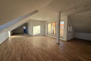 Traumhafte  4-Zimmer Dachgeschosswohnung mit FBH, Abstellraum, Gäste-WC & Loggia - WE 22 -