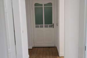 Zentrale 2,5-Zimmer-Hochparterre-Wohnung mit Balkon und EBK in Bielefeld