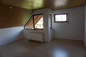 Ansprechende 3-Zimmer-Dachgeschosswohnung mit Dachterrasse in Karlsruhe Grötzingen – Die vollständige Adresse der Immobilie erhältst du vom Anbieter., 76229 Grötzingen, Karlsruhe – Vorschaubild 4