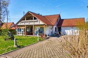 Großzügige DG-Wohnung im Grünen! Erstbezug nach Sanierung – Die vollständige Adresse der Immobilie erhältst du vom Anbieter., 86943 Thaining – Vorschaubild 1