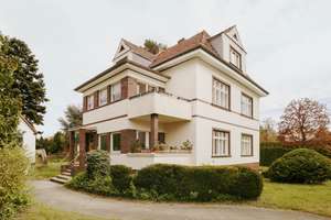 Renovierungschance: Villa Bewersdorf aus 1933 mit authentischen Details & viel Potenzial