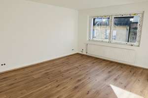 Attraktive 3-Zimmer Wohnung, frisch renovierte in Solingen-Mitte – Oststraße 24, 42651 Solingen-Mitte, Solingen – Vorschaubild 1