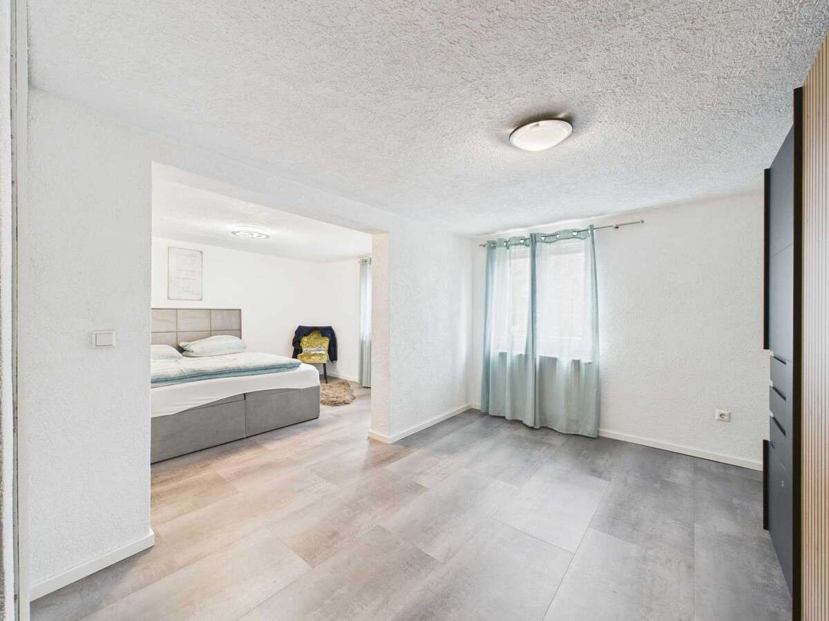 Immobilie in Oberderdingen - Wohnen mit Charme: Saniertes Einfamilienhaus mit Scheune im Ortskern | Oberderdingen | - Bild 2