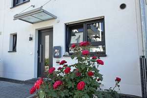 Hochwertiges Reihenhaus mit 3 Etagen, 5 Schlafzimmern, Vollkeller & Garage in Toplage Groß‑Gerau – Kandisweg 9, 64521 Groß-Gerau – Vorschaubild 2