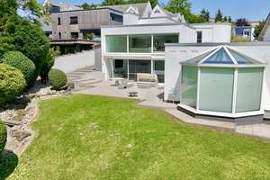 VON POLL - FRIEDRICHSDORF: Exklusive Bauhaus-Villa - Wohnen und Arbeiten mit Blick auf den Hardtwald – Die vollständige Adresse der Immobilie erhältst du vom Anbieter., 61381 Friedrichsdorf – Vorschaubild 3