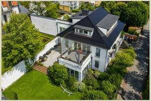 Wohnen und Arbeiten stilvoll verbinden: 3-Familien-Haus mit großzügigem Garten