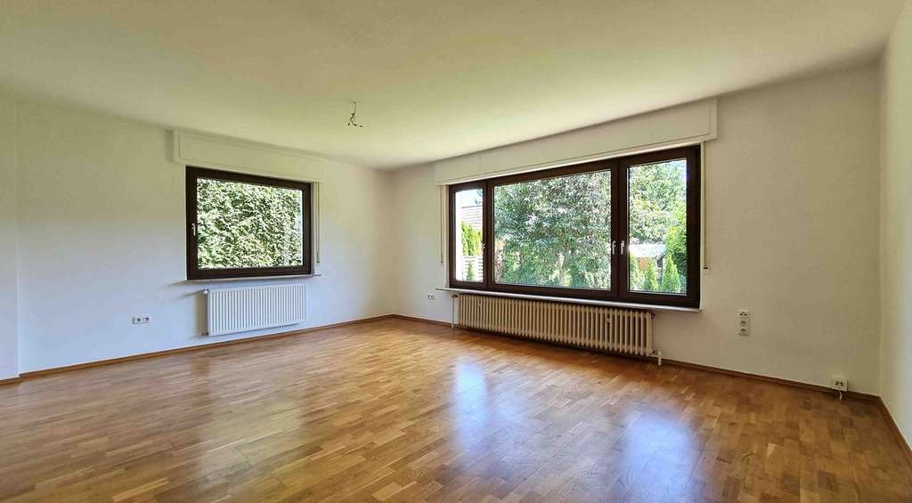 Immobilie in Hasselroth - Großzügiges 2-Familienhaus mit schönem Garten in ruhiger Lage von Niedermittlau - Bild 2