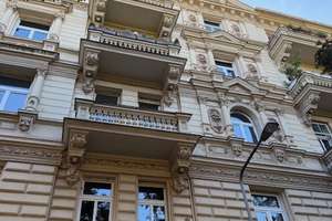 Kernsanierte wunderschöne 4 ZKBB Altbauwohnung mit Balkon zu vermieten