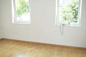 4-Zimmer, großer Sonnenbalkon, Parkett, Kaminofen, Tageslichtbad und Gäste-Duschbad – Sürther Hauptstr. 192, 50999 Sürth, Köln – Vorschaubild 19