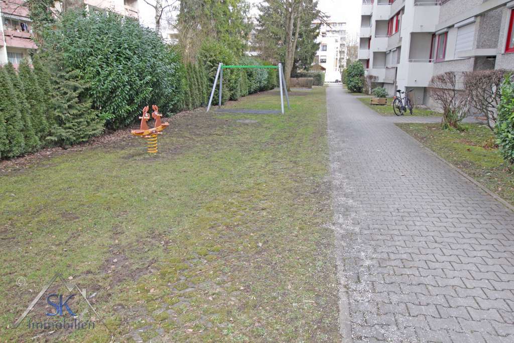 Immobilie in Puchheim - Puchheim Bhf. 3,5 Zi. Whg mit 2 Balkone, inkl. Garage und großem Kellerabteil in ruhiger Wohngegend - Bild 1