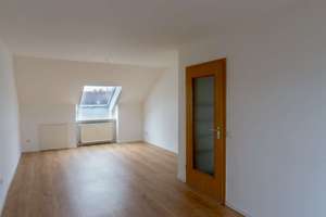 Lichtdurchflutete 3-Zimmer-Dachgeschosswohnung in gepflegtem Zustand