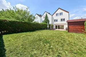 SPACIOUS AND ONLY 13 MINUTES TO CLAY! High-quality corner townhouse with garden, whirlpool, & garage – Die vollständige Adresse der Immobilie erhältst du vom Anbieter., 65203 Biebrich, Wiesbaden – Vorschaubild 27