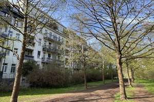 Direkter Parkzugang, 2 Balkone mit Gartenanteil, Loggia, Fußbodenheizung, Tageslichtbad, uvm...