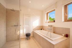 Moderne Architektenvilla mit exklusivem Interior-Konzept, Lift, Spa-Lounge, Home-Gym und Outdoorpool – Die vollständige Adresse der Immobilie erhältst du vom Anbieter., 81545 Giesing, München – Vorschaubild 11