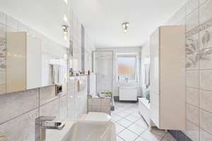 EE-Klasse A. Helles, modernes RMH, Garage, Stellplatz, TLB, EBK, Gäste WC, Balkon, Terrasse, Garten – Die vollständige Adresse der Immobilie erhältst du vom Anbieter., 73734 Berkheim, Esslingen am Neckar – Vorschaubild 15