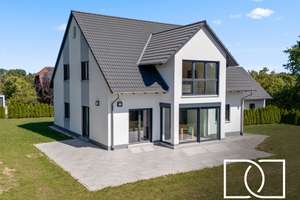 Hochwertiger Neubau! Energieeffizientes Architektenhaus mit Privatsphäre auf großem Grundstück – Die vollständige Adresse der Immobilie erhältst du vom Anbieter., 95503 Hummeltal – Vorschaubild 1