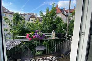 Ruhige 3-Zimmer  Altbauwohnung mit Wohnküche und Balkon in Neuhausen 