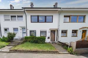 Charmantes Reihenhaus mit großartiger Aufteilung in gefragter Lage auf dem Buckenberg – Die vollständige Adresse der Immobilie erhältst du vom Anbieter., 75175 Buckenberg, Pforzheim – Vorschaubild 2