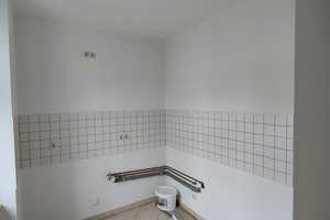 Gemütliche, frisch renovierte 2 ZKB Wohnung in zentraler Lage zu vermieten! – Eibenstocker Str. 27, 1277 Dresden – Vorschaubild 9