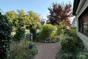Im Herzen von Habenhausen - Einfamilienhaus mit großem Garten, Garage und Dachterrasse – Bremen – Vorschaubild 2