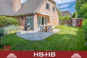 Hochwertige Doppelhaushälfte in ruhiger Anwohnerstraße mit Garage und PKW-Stellplatz