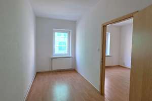 Gemütliche helle 2,5 Zimmer-Wohnung in ruhiger Lage von Limmer! – Varrelmannstraße  11, 30453 Limmer, Hannover – Vorschaubild 2