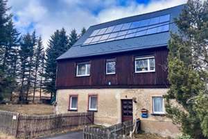 Wohnen, wo andere Urlaub machen – Idyllisches Einfamilienhaus mit großem Grundstück – Die vollständige Adresse der Immobilie erhältst du vom Anbieter., 9477 Jöhstadt – Vorschaubild 2