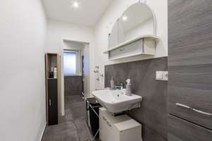 Sofort frei & bezugsfertig: Hochwertig sanierte 3-Zimmer-Wohnung mit Aufzug & Balkon – Die vollständige Adresse der Immobilie erhältst du vom Anbieter., 86163 Hochzoll-Nord, Augsburg – Vorschaubild 4