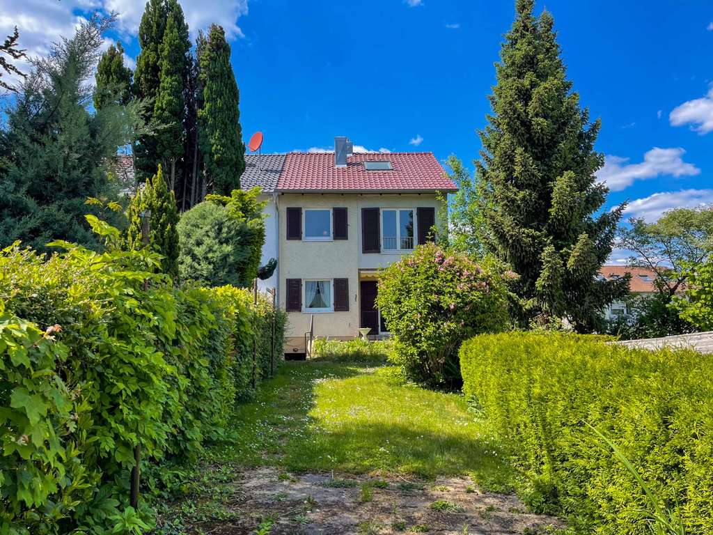 Reiheneckhaus mit großzügigem Garten – ideal für junge Familien