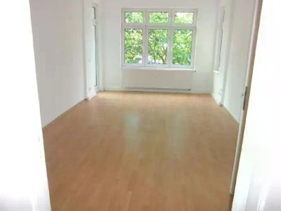 LICHTDURCHFLUTETE 3-ZIMMER-FAMILIENWOHNUNG NAHE KITA, WALD-GRUNDSCHULE UND LEHNITZSEE