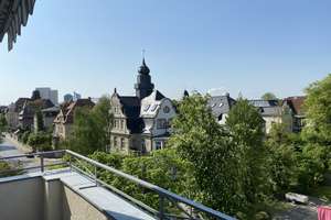 Exklusiv sanierte Altbauwohnung mit traumhaften Blicken, Südwestbalkon, Top-Lage