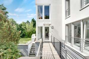Lichtdurchflutete Traumvilla mit Indoor-Pool und 2 Garagen in ruhiger Lage von Köln-Müngersdorf – Die vollständige Adresse der Immobilie erhältst du vom Anbieter., 50993 Müngersdorf, Köln – Vorschaubild 2
