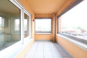 Exklusive Etagenwohnung mit großzügiger Loggia, hochwertiger Markenküche und zwei eleganten Bädern – Gref-Völsing-Strasse 29, 60314 Ostend, Frankfurt am Main – Vorschaubild 1