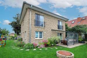 Modernes EFH (massiv) aus 2019 mit Solarthermieanlage und viel Platz für die ganze Familie  – Die vollständige Adresse der Immobilie erhältst du vom Anbieter., 13129 Blankenburg, Berlin – Vorschaubild 1
