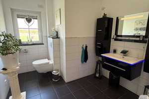 Exklusive Villa mit Feldblick //  SmartHome mit Wintergarten, Pool-/Whirlpool – Rhein-Sieg-Kreis – Vorschaubild 8