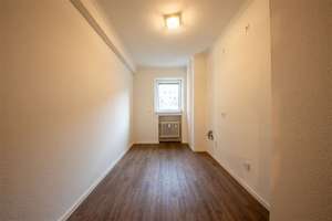 Vermietete 3-Zimmer-Wohnung mit großem Balkon in begehrter Lage von Düsseldorf-Golzheim – Die vollständige Adresse der Immobilie erhältst du vom Anbieter., 40474 Golzheim, Düsseldorf – Vorschaubild 2