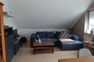 Provisionsfreie  und bezugsfreie helle 2 Zi.Wohnung im DG mit Balkon