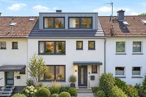 Schönes Einfamilienhaus mit Potenzial und Garagen!