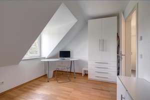 Möbliert: Helle 3-Zimmer Dachterrassenwohnung auf Zeit mieten – Die vollständige Adresse der Immobilie erhältst du vom Anbieter., 80997 Allach, München – Vorschaubild 6
