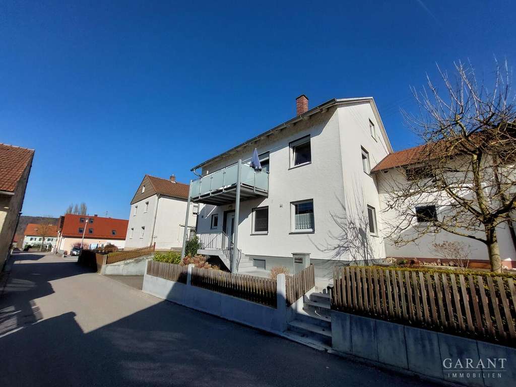 Immobilie in Kelheim - Zweifamilienhaus - gut vermietet mit Ausbaupotenzial! - Bild 1