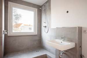Renovierte 4 Zimmerwohnung mit Balkon, Fahrstuhl und TG-Platz in Bielefeld Stieghorst – Die vollständige Adresse der Immobilie erhältst du vom Anbieter., 33605 Stieghorst, Bielefeld – Vorschaubild 7