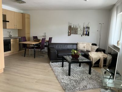 Möblierte 2-Zimmer-Wohnung mit gehobener Innenausstattung und Terrasse in Bergen-Enkheim
