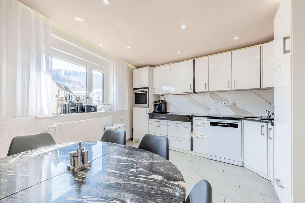 Immobilie in Hilzingen - Stilvoll saniert! 
Doppelhaushälfte mit zwei Wohneinheiten - Bild 7