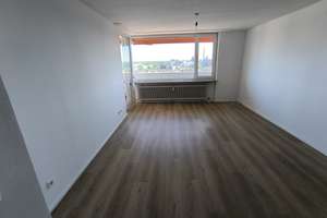 Modernisierte 2-Zimmer-Wohnung mit Loggia in zentraler Lage