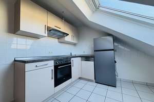 Gemütliche 2-Zimmer-Dachgeschosswohnung mit Einbauküche – Heinrich-Zille-Straße 4, 9111 Zentrum, Chemnitz – Vorschaubild 4