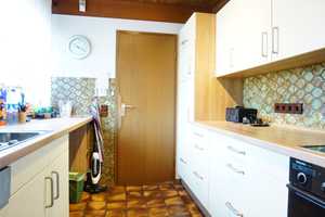 Einfamilienhaus mit ausgebautem Raum im Dachgeschoss, schönem Garten und 2 Garagen – Tübingen (Kreis) – Vorschaubild 8