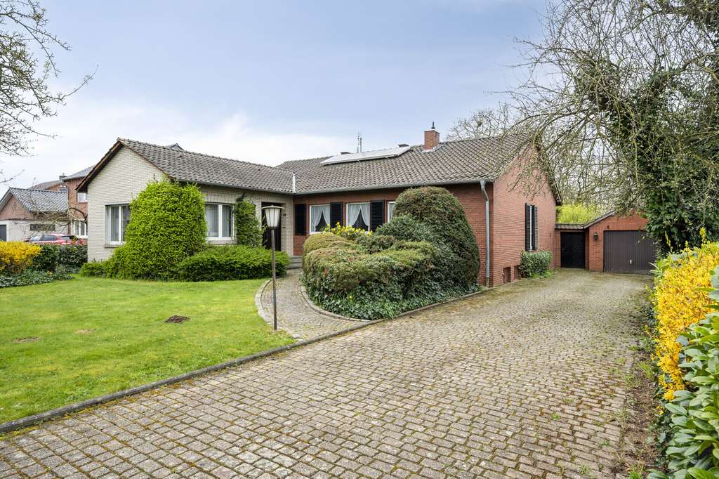 Immobilie in Waldfeucht - Wohnen auf einer Ebene mit Gartenidylle und viel Ruhe in Waldfeucht! - Bild 0