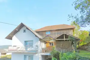 Mehrfamilienhaus mit drei Wohneinheiten, Garagen, Garten Streuobstwiese und Mega-Fernblick! – Trier-Saarburg (Kreis) – Vorschaubild 8