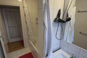 Lichtdurchflutete 3-Zimmer Wohnung  mit Einbauküche und Balkon ab Sofort verfügbar! – Amerstorfferstraße 8, 81549 Südgiesing, München – Vorschaubild 9